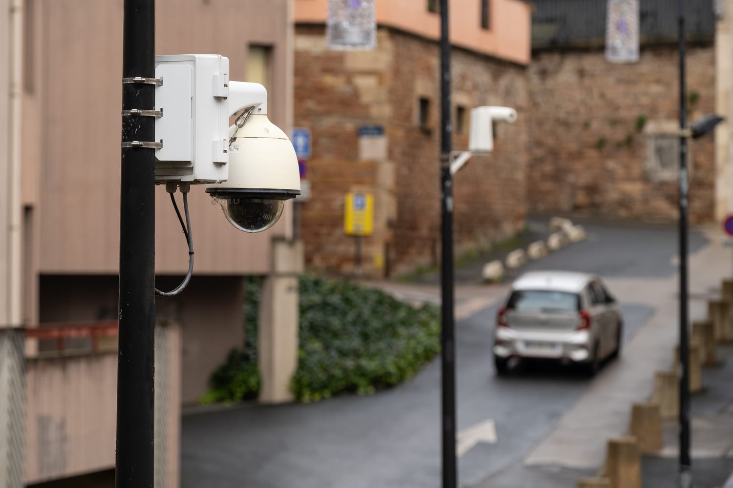 Cette petite caméra piège les automobilistes – elle sanctionne une infraction très répandue