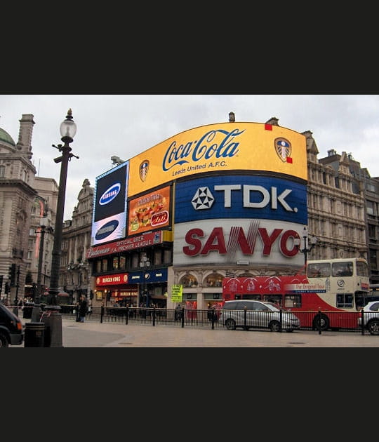 Shaftesbury&nbsp;Avenue,&nbsp;la&nbsp;rue&nbsp;des&nbsp;th&eacute;&acirc;tres&nbsp;londoniens