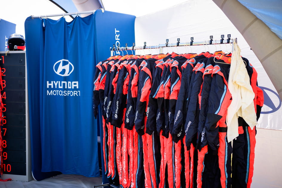 Les combinaisons aux couleurs de Hyundai Motorsport