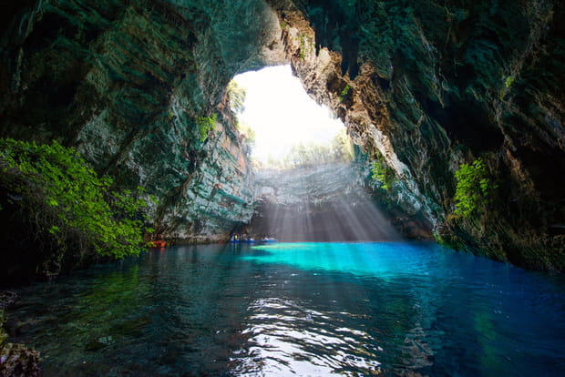 La grotte de Melissani sur l'île de Céphalonie en Grèce