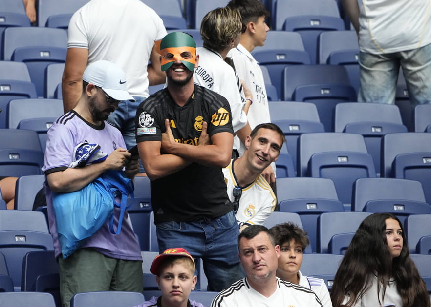 Hommage au masque de Mbapp&eacute;