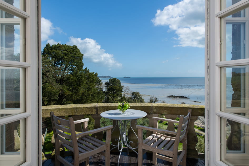 Le Ch&acirc;teau Richeux &agrave; Cancale, un balcon sur la baie du mont Saint-Michel