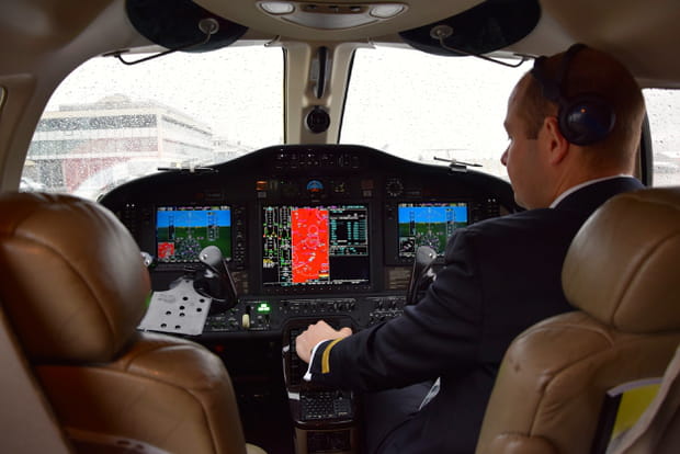 Dans le cockpit ouvert