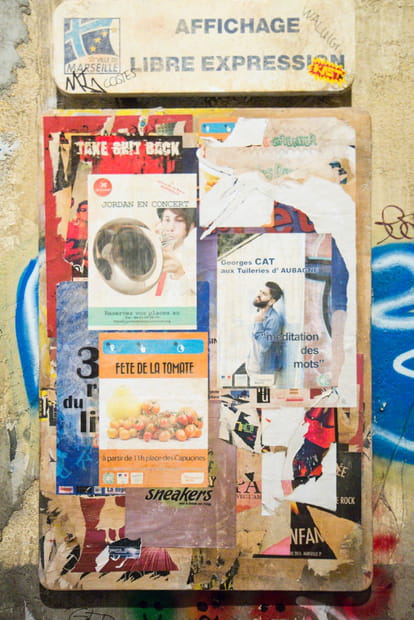 Des affiches vieillies intentionnellement