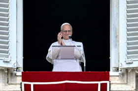 L&eacute;on XIV f&ecirc;te ses 70&nbsp;ans, des fid&egrave;les lui souhaitent un joyeux anniversaire au Vatican