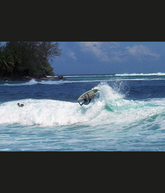 Surfer aux 4&nbsp;coins de la plan&egrave;te