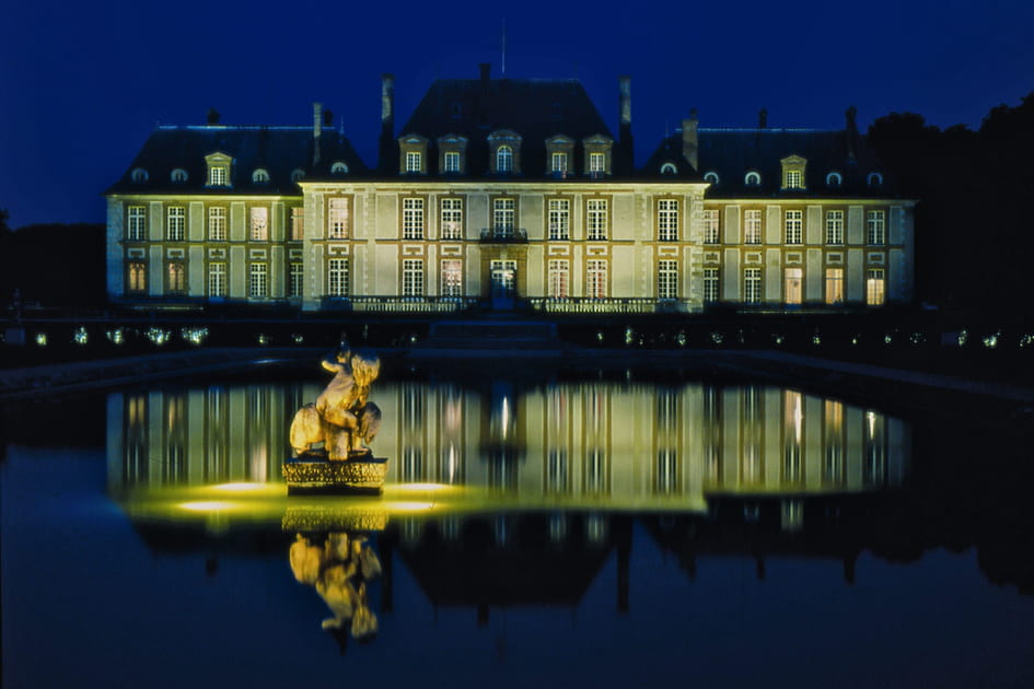 Le myst&egrave;re de la mal&eacute;diction de la porte des ombres au ch&acirc;teau de Breteuil