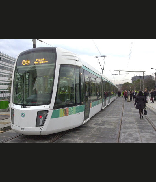 Le tram roule sur les Mar&eacute;chaux