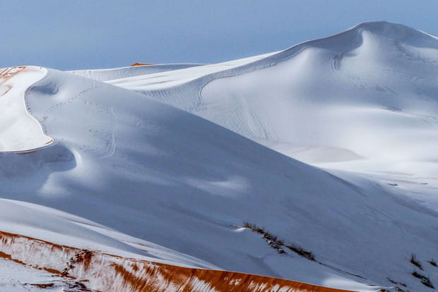 Les hauts plateaux du Sahara sous un manteau blanc