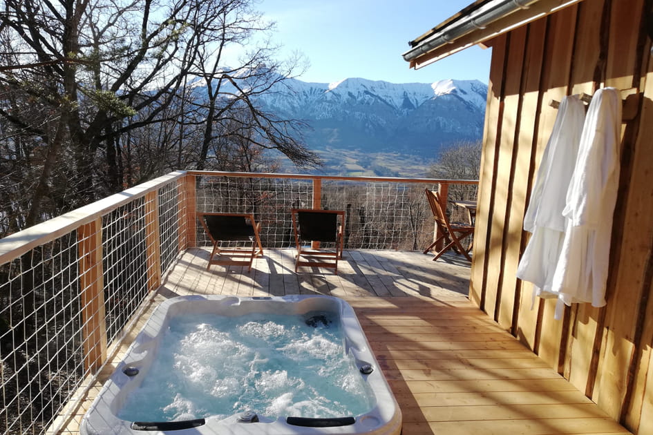 Un chalet avec spa surplombant une vall&eacute;e dans les Hautes-Alpes