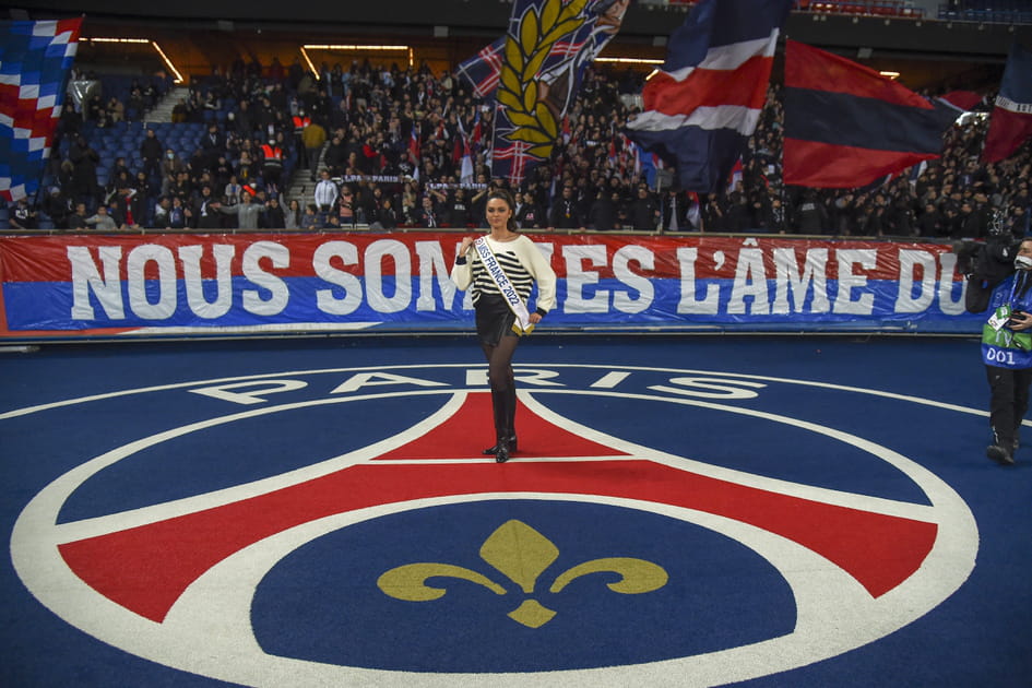 Pr&eacute;sent&eacute;e au public du PSG au Parc des Princes