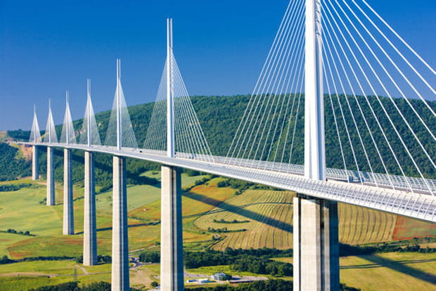 Le gigantesque viaduc de Millau