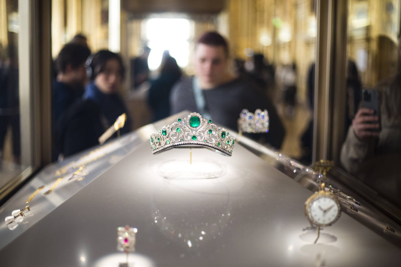 Bijoux volés au Louvre : les enquêteurs redoutent qu'ils aient disparu à jamais, une pratique criminelle identifiée