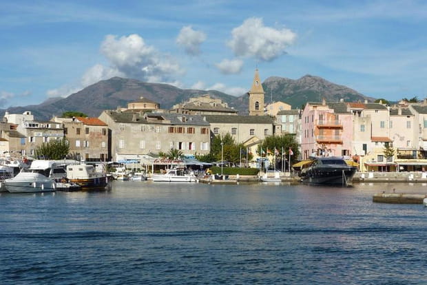 Saint-Florent, le "petit Saint-Tropez" en Corse