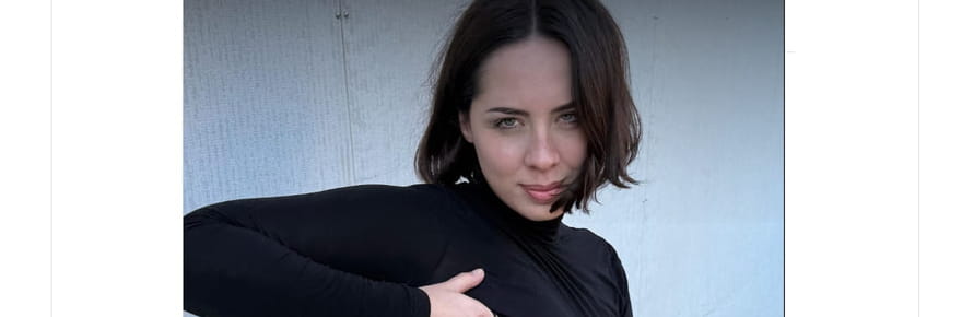 Elle se fait tatouer les pr&eacute;noms de toutes ses anciennes belles-m&egrave;res, &quot;les personnes qui comptent sans doute plus pour moi...&quot;