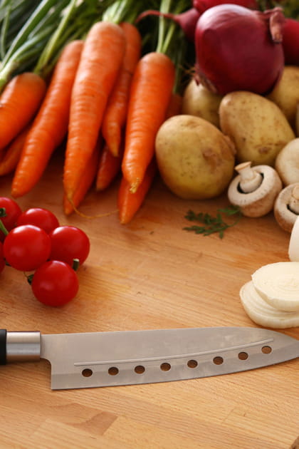 Se servir de la planche &agrave; d&eacute;couper pour plusieurs aliments