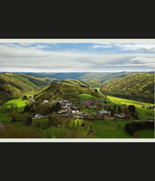 La vall&eacute;e de Rochehaut partiellement &eacute;clair&eacute;e