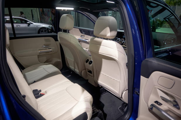 Il y a de la place à l'arrière de ce Mercedes GLB