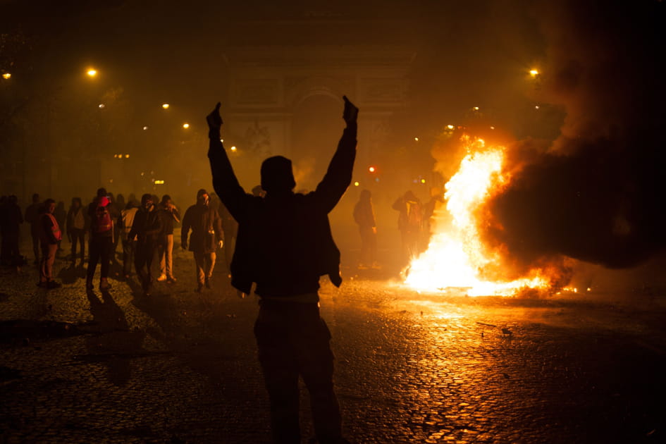 Gilets jaunes&nbsp;: les images choc &agrave; Paris