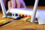 Désactiver ce bouton sur ma box internet m'a permis de décupler le signal du Wi-Fi chez moi