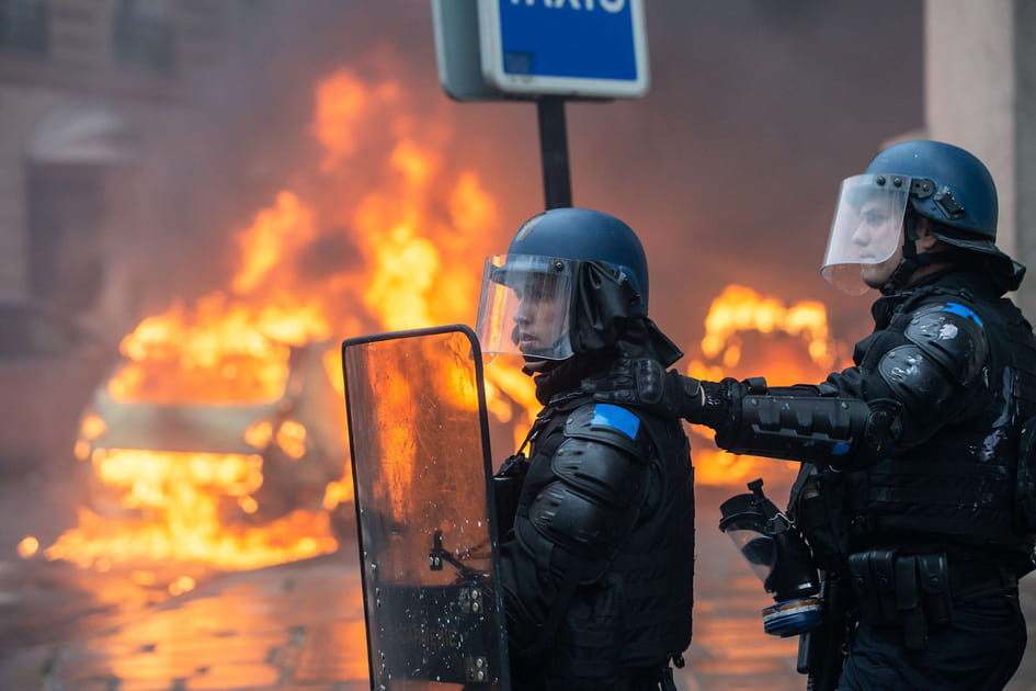 Gilets jaunes&nbsp;: les images choc &agrave; Paris