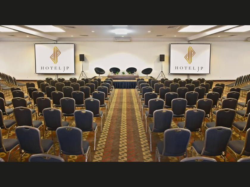 Une salle de conf&eacute;rence pour les causeries du coach