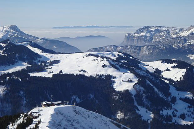 Mer de nuages à l'horizon