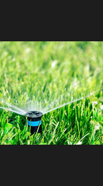 Lancer l'arrosage automatique du jardin &agrave; la bonne heure