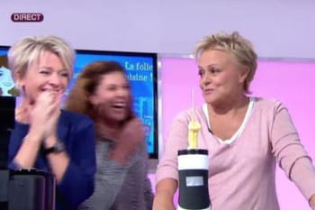 Sophie Davant et Muriel Robin face à une omelette phalique