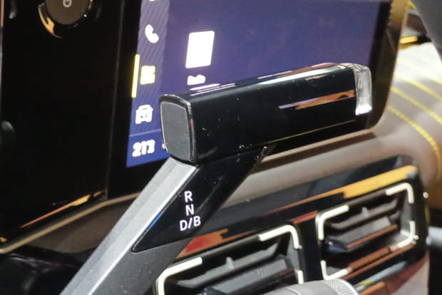 La sélection du mode de conduite s'effectue au volant sur la R5 E-Tech