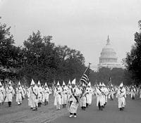 une parade du ku klux klan à washington, le 13 septembre 1926
