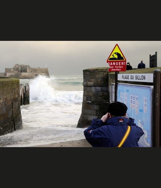 Des vagues mena&ccedil;antes