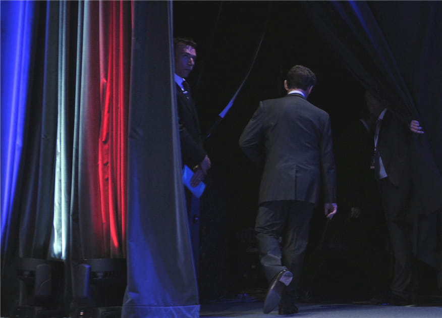Nicolas Sarkozy tire sa r&eacute;v&eacute;rence