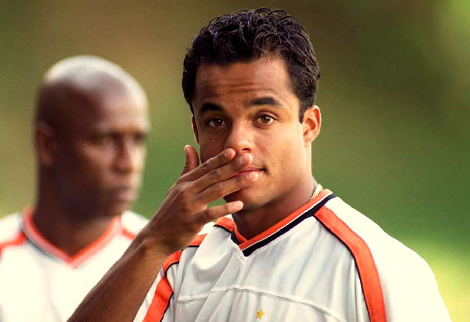 Alessandro Mancini viole une jeune femme dans une f&ecirc;te chez Ronaldinho