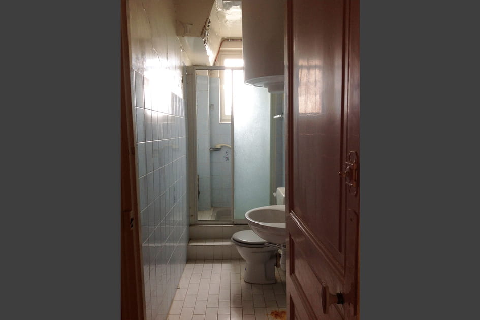 La salle de bains avant