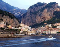 Un kilomètre à pied... : Sur la côte amalfitaine, Italie