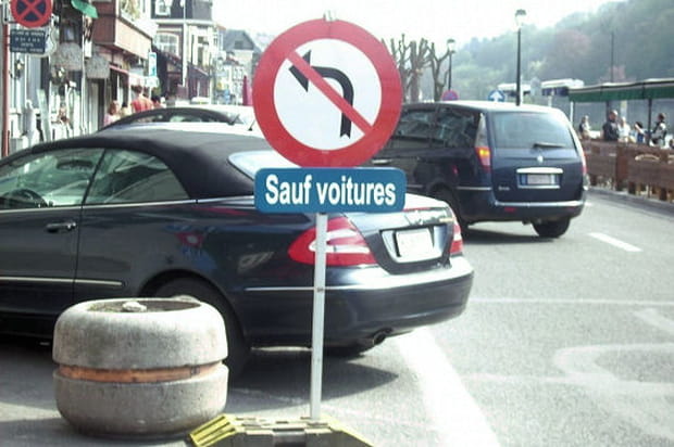 Interdiction de tourner pour les piétons ?