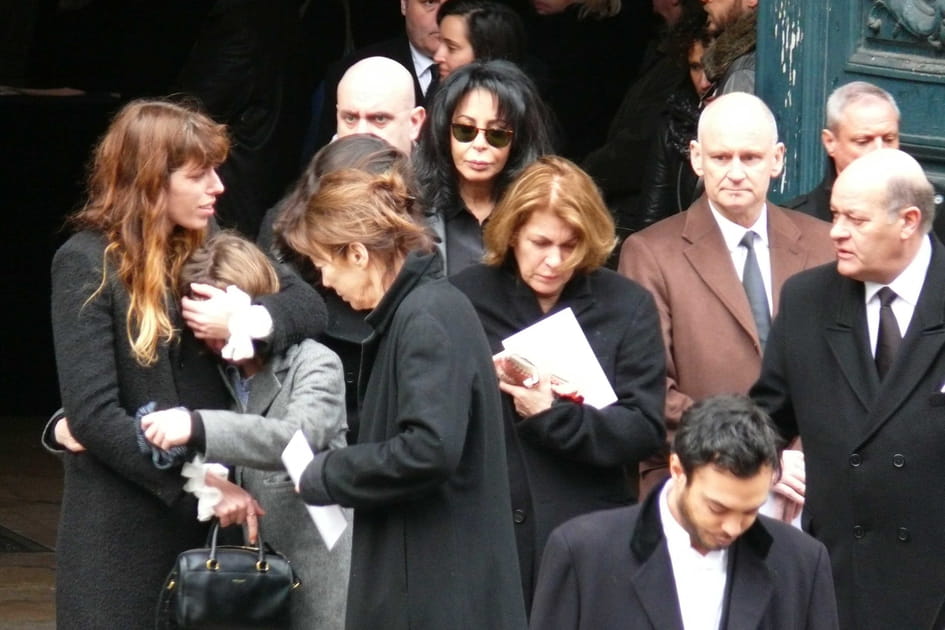 Jane Birkin et ses proches aux obs&egrave;ques de Kate Barry