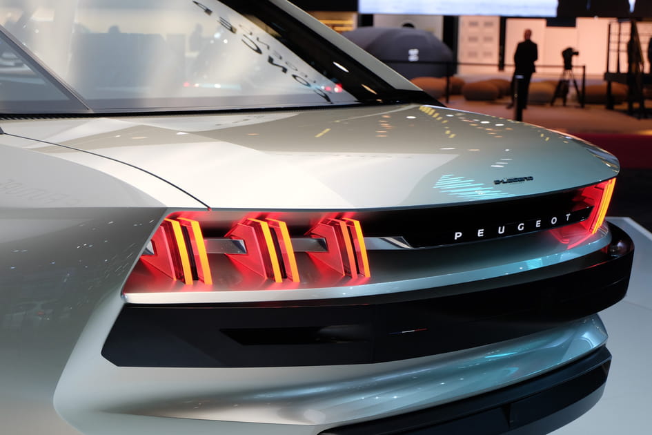 Un coup&eacute; plut&ocirc;t long