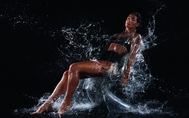 Adria Arjona sublimée par le photographe Sølve Sundsbø du Calendrier Pirelli 2026