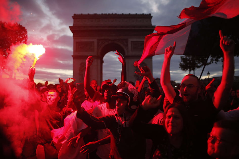 Sur les Champs Elys&eacute;es