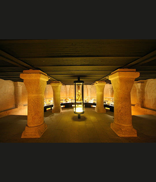 Le tr&eacute;sor des cryptes de la cath&eacute;drale Saint-Pierre
