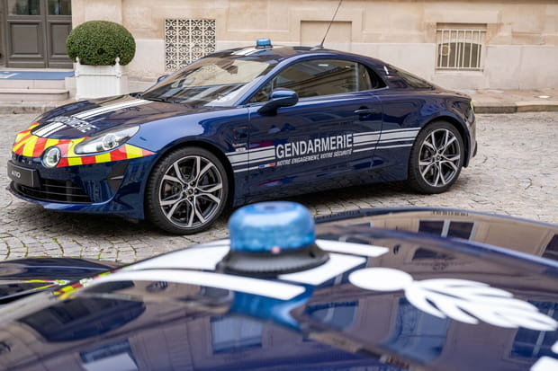 Alpine présente ses A110 pour la gendarmerie