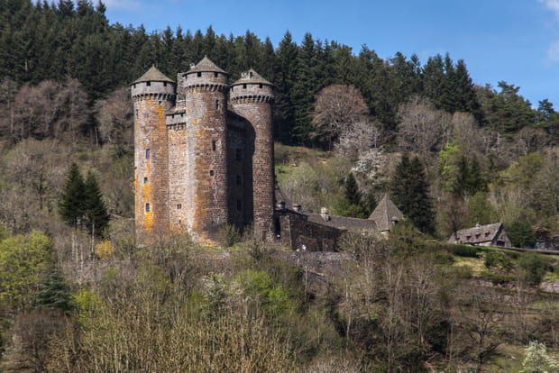 Le château d'Anjony et la commune de Tournemire