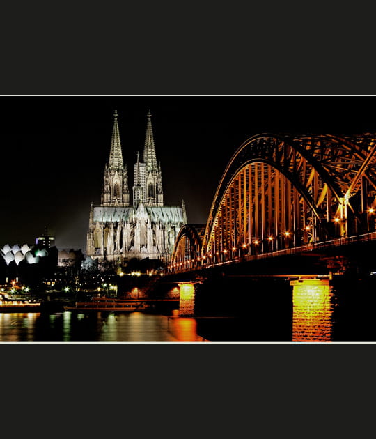Perspective de Cologne la nuit