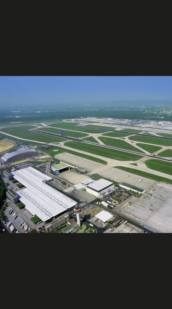 9-&nbsp;A&eacute;roport&nbsp;international de&nbsp;Francfort-sur-le-Main
