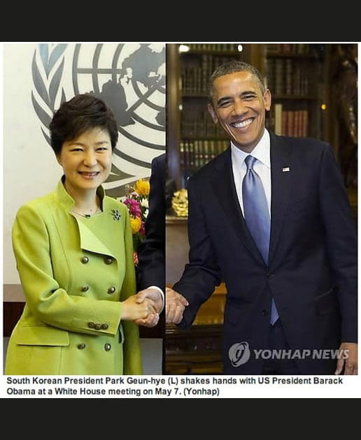 Poign&eacute;e de main cloisonn&eacute;e