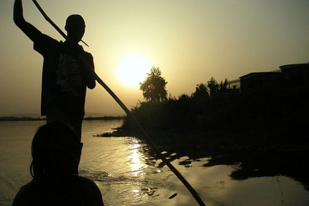 Pirogue sur le fleuve Niger