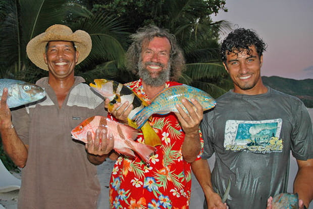 Antoine et deux pêcheurs à Praslin