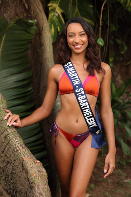 Miss St-Martin-St-Barth&eacute;l&eacute;my mise sur le maillot deux-pi&egrave;ces color&eacute;